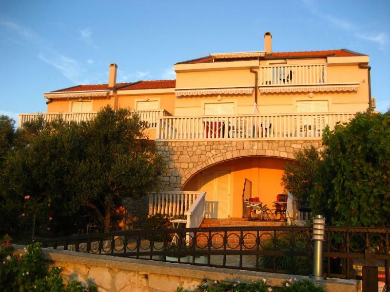 Apartmani Mudronja Murter Exterior photo